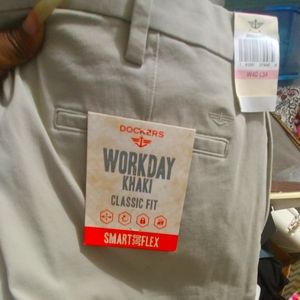NWT!Dockers Workday Khakis Classic Fit🔥
